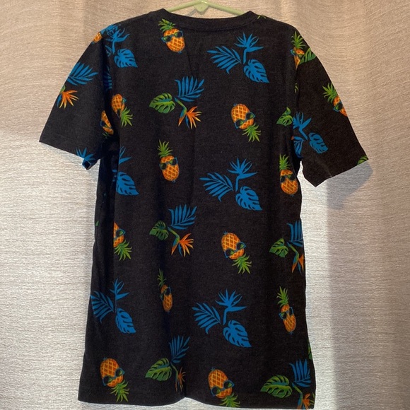 NWOT Boys Tropical Design T-Shirt - Picture 3 of 3